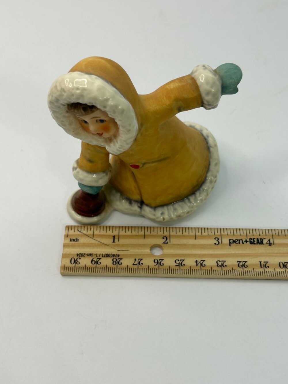 Vintage Goebel Figurine Girl Curling Winter Children W Germany 11 704 09 TMK-6 - Picture 7 of 7